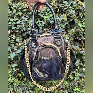 RARE FURLA DOUBLE BIG KISSLOCK GOLD & BLACK PATENT LEATHER OMBRÉ BAG! LIKE NEW!